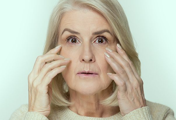 A menopausa acelera o envelhecimento da pele? - Blog Danny Cosméticos